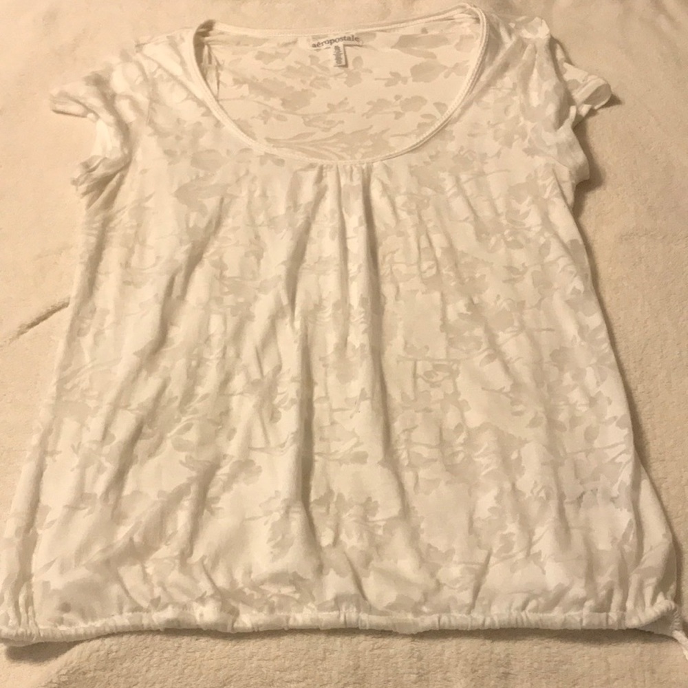 Beautiful Aeropostale top. Size XL.